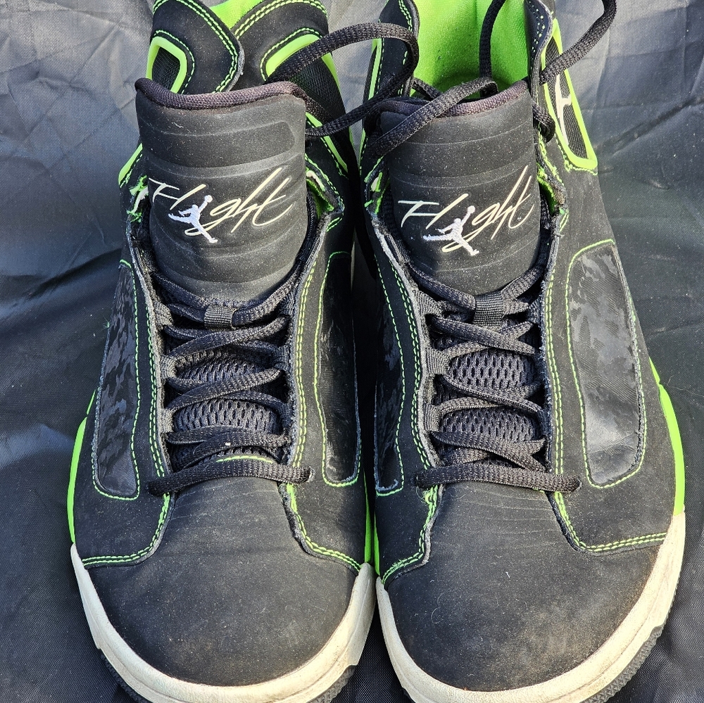 Jordan Flight 551820-031 Luminary Green & Black Basketball Shoe - Size 11